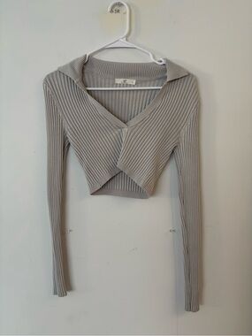 shop 437 neutral grey ribbed collared v neck long sleeve crop top blouse 🩶